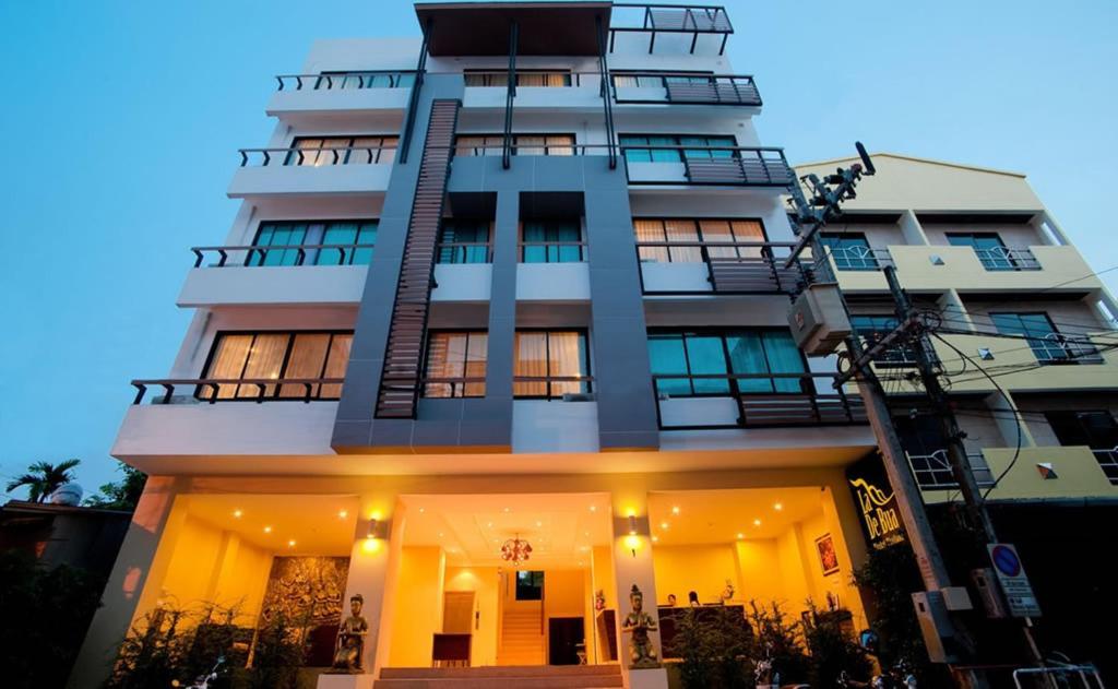 La De Bua Hotel Patong Экстерьер фото